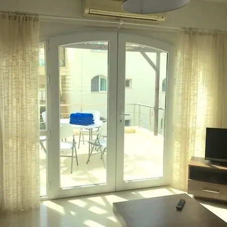 Ev | Cyprus - Καζιβερά